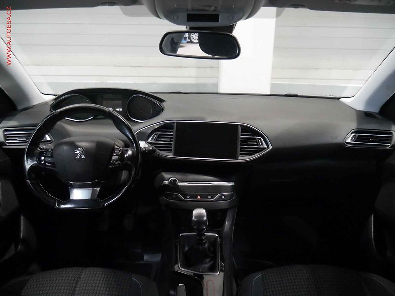 Peugeot 308 (2018) 1.2PT, 1.maj,ČR - fotka 8 z 19