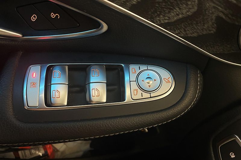 Mercedes-Benz GLC 220D 4Matic Exclusive, ČR - fotka 22 z 31