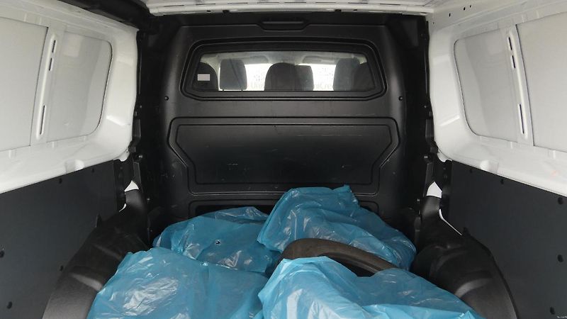 Toyota ProAce 2.0 D-4D 150k 1400kg L2 Crewca - fotka 21 z 23