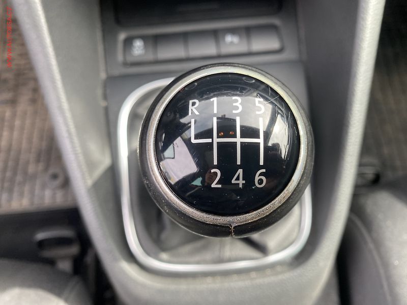 Volkswagen Golf (2010) 1.4TSi, AC, výhřev sed. - fotka 18 z 20