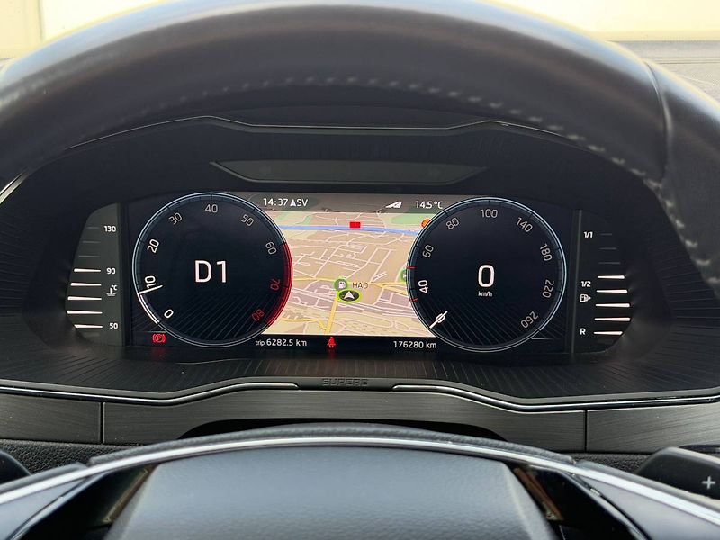 Škoda Superb combi Style Plus 2,0 TSI 140 k - fotka 12 z 32
