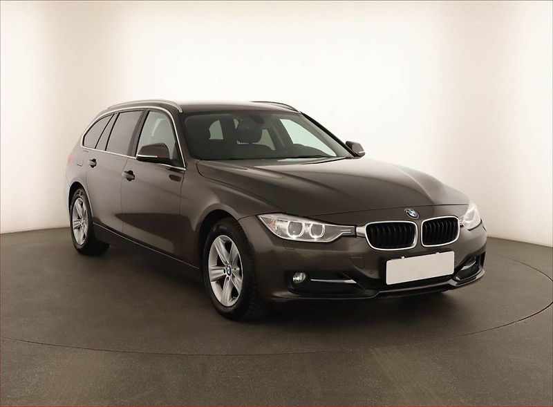 BMW Řada 3 (2014) 318 d, Navi, Xenony, Tempomat - fotografie inzerátu