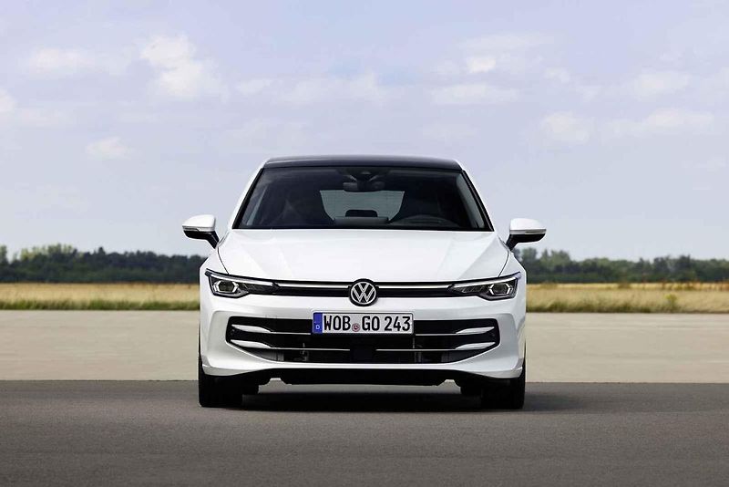 Golf je stále k mání ve verzích kombi, hatchback i GTI