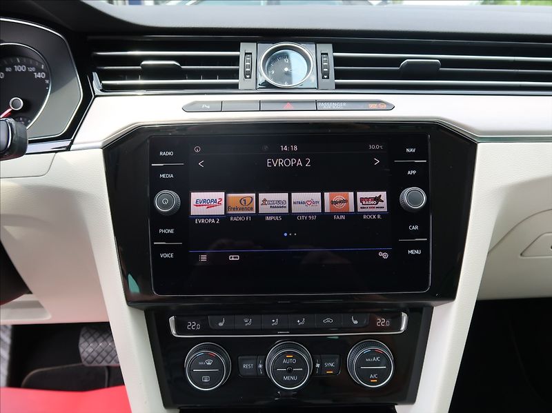 Volkswagen Passat 2,0 TDi,110kW,1majČR,Highline - fotka 14 z 27
