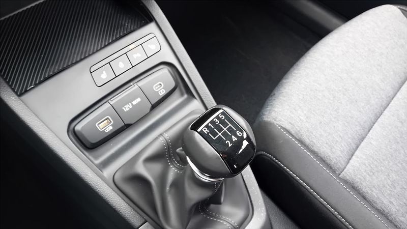 Kia Stonic 1,0 T-GDi SPIN - fotka 14 z 14