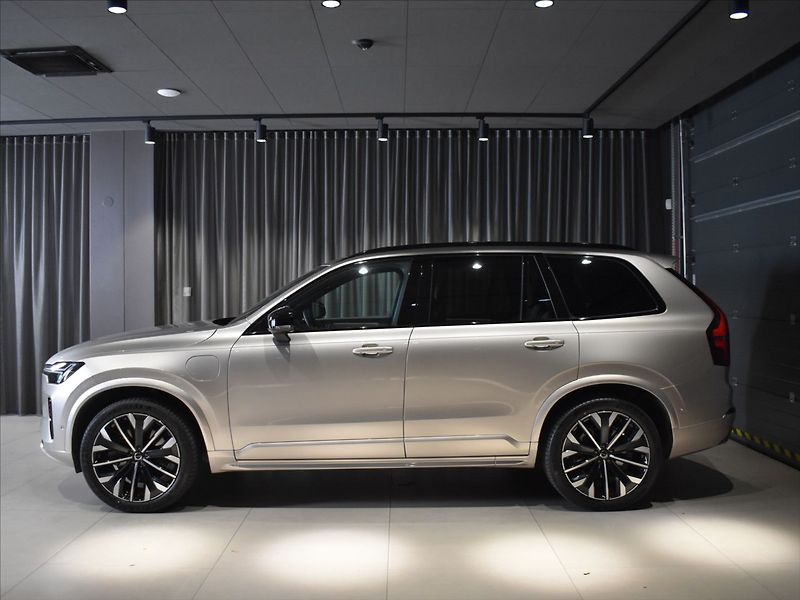 Volvo XC90 2,0 T8 AWD Ultra Masáže,B&W - fotka 2 z 28