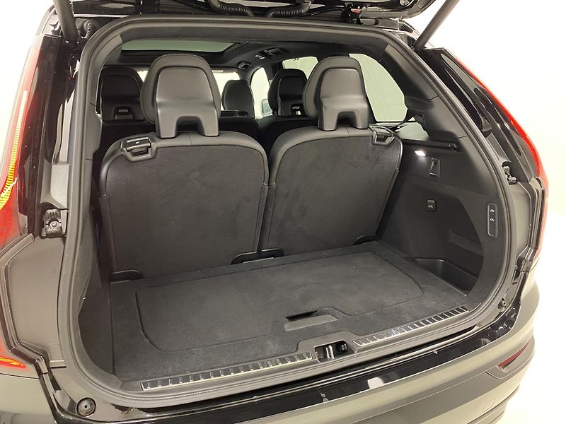 Volvo XC90 T8 RECHARGE BLACK EDITION 7m - fotka 36 z 70