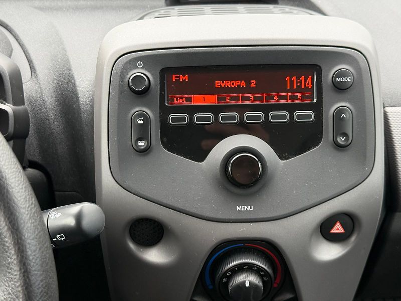 Peugeot 108 1,0 VTI 53KW - fotka 19 z 25