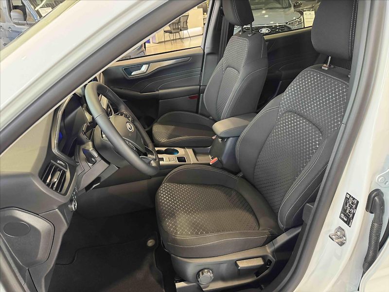 Ford Kuga (2026) 2,5 Duratec HEV 132 kW/180 kon - fotka 8 z 17
