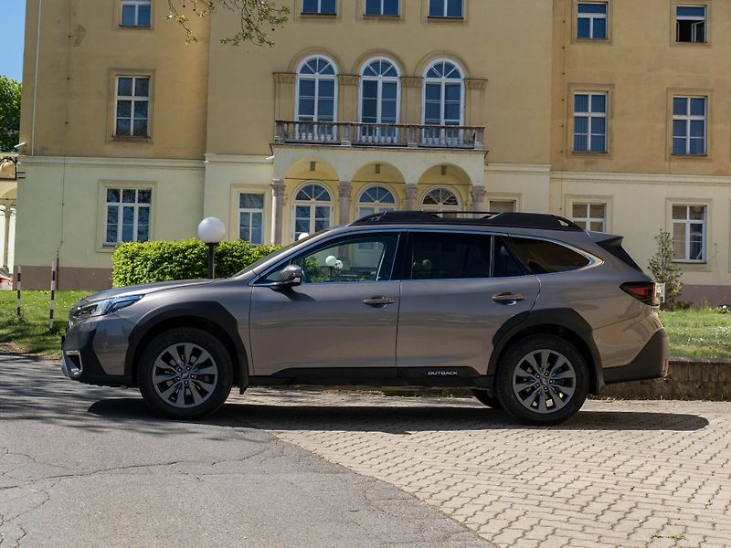 Subaru Outback 2.5i 4WD Active SKLADEM - fotka 4 z 31