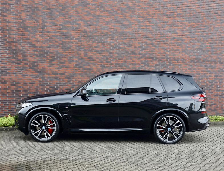 BMW X5 (2025) 50e xDrive M SPORT PRO - fotka 13 z 44