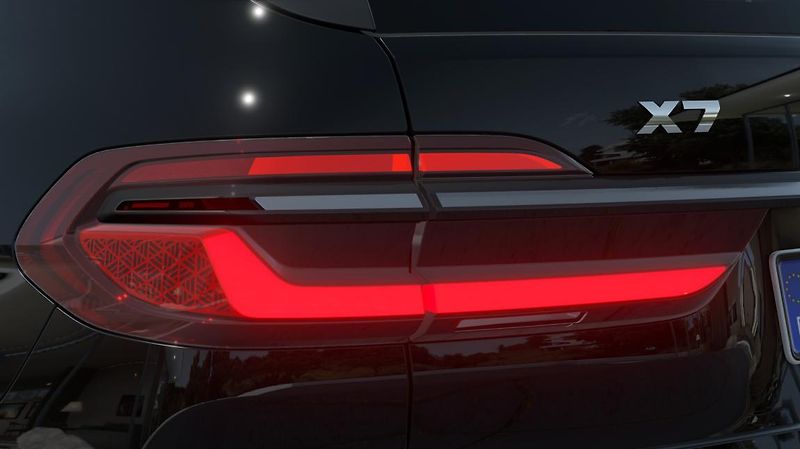 BMW X7 M60i xDrive - fotka 9 z 14