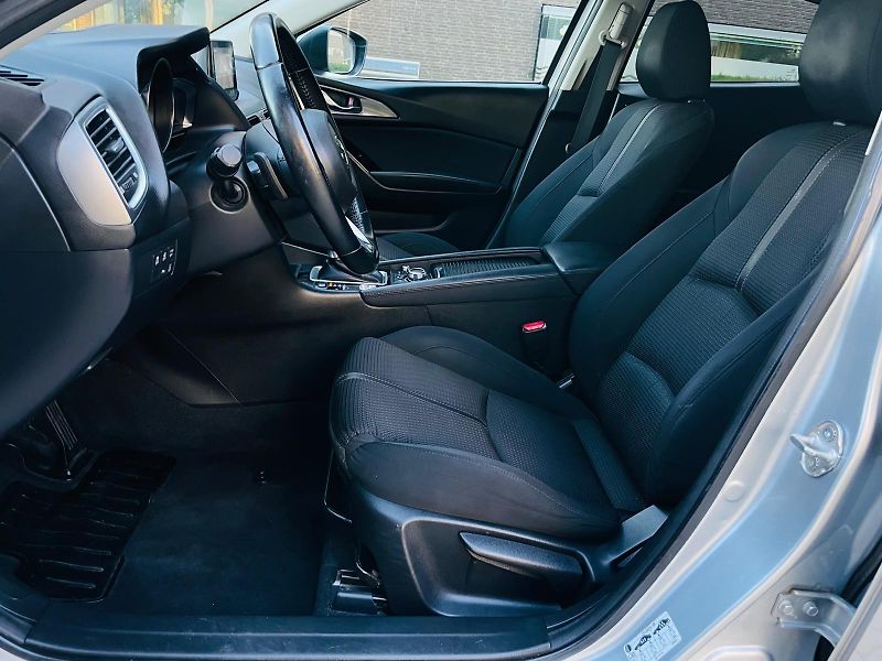 Mazda 3 2.0i AUTOMAT LED KAMERA VÝHŘEV - fotka 28 z 48