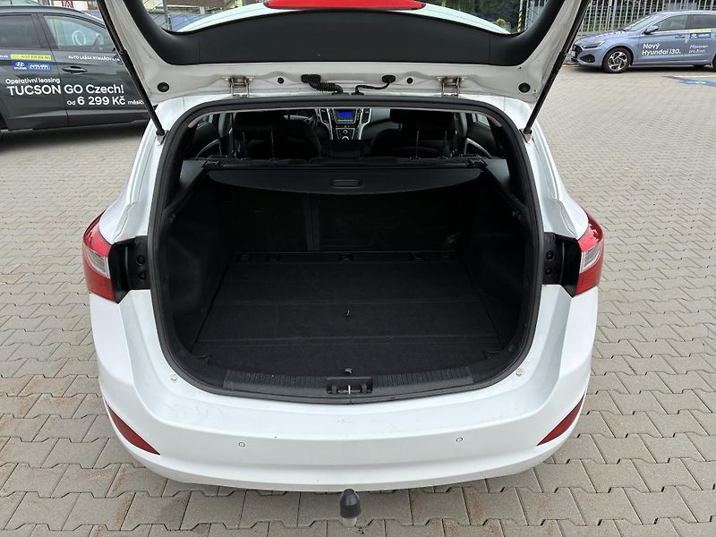 Hyundai i30 1,6i 99kW TAŽNÉ, REZERVACE - fotka 22 z 25