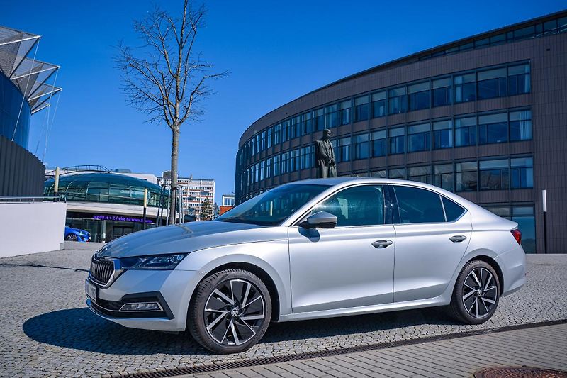 Škoda Octavia Style Plus Navigace 18 kola ČR - fotka 62 z 76