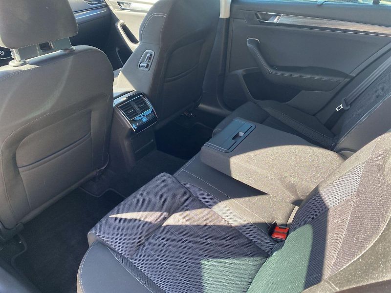 Škoda Superb (2023) Combi 2.0 TDI DSG Style - fotka 7 z 35