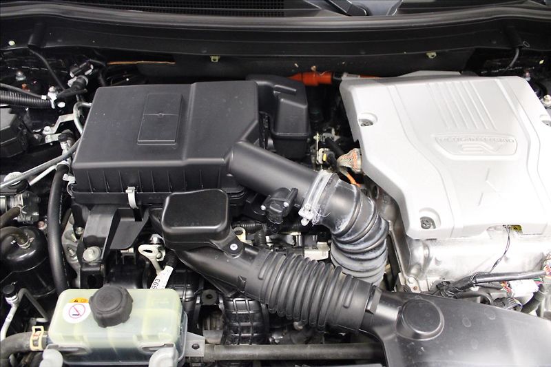 Mitsubishi Outlander 2,0 i Plus 4x4 PHEV Hybrid - fotka 9 z 35
