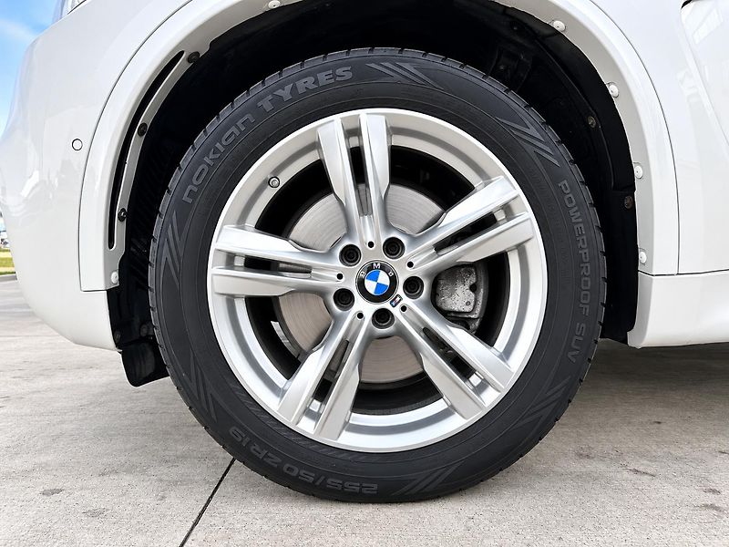 BMW X5 xDrive30d M-Sport - fotka 24 z 24