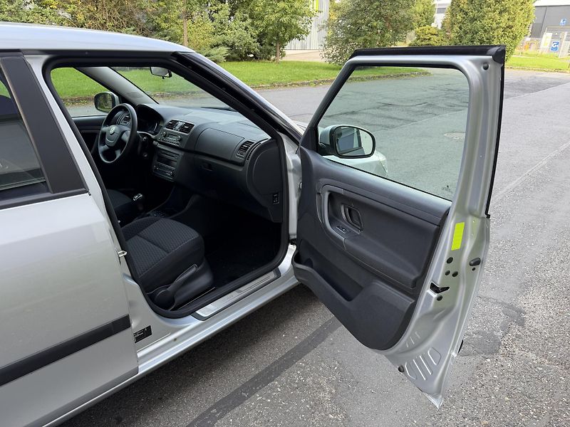 Škoda Fabia 1,2 TSI SERVIS.KN. - fotka 16 z 32