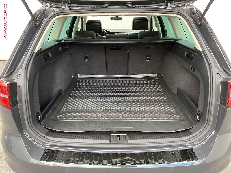 Volkswagen Passat (2016) 2.0 TDi, LED, panorama - fotka 7 z 17