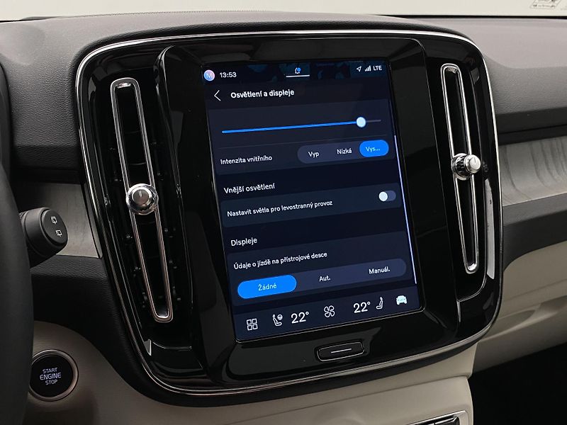 Volvo XC40 B4 DARK ULTRA AUT CZ - fotka 51 z 59
