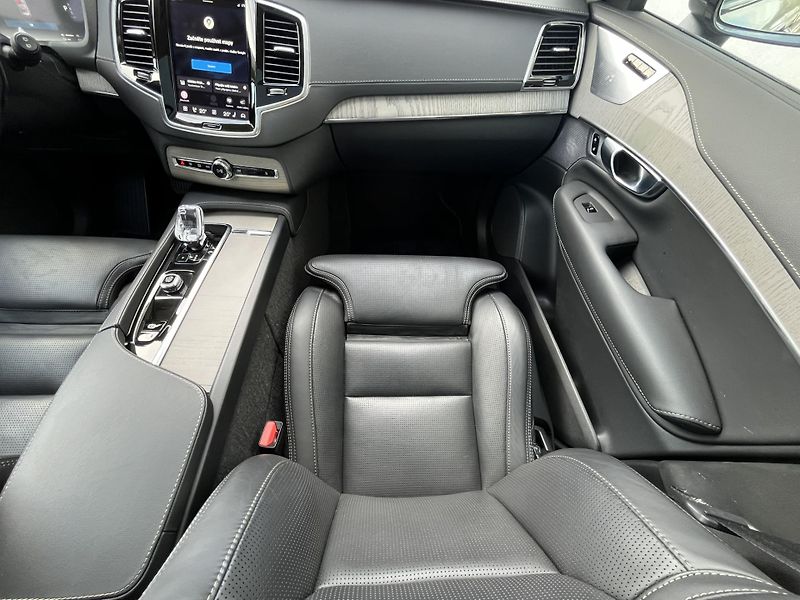 Volvo XC90 T8 AWD ULT B&W VENT VZDUCH 7M* - fotka 23 z 55