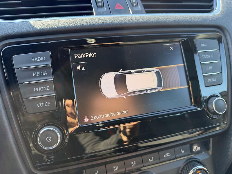 Škoda Octavia RS 2.0 TSI CHALLENGE DSG XENON - fotka 25 z 49