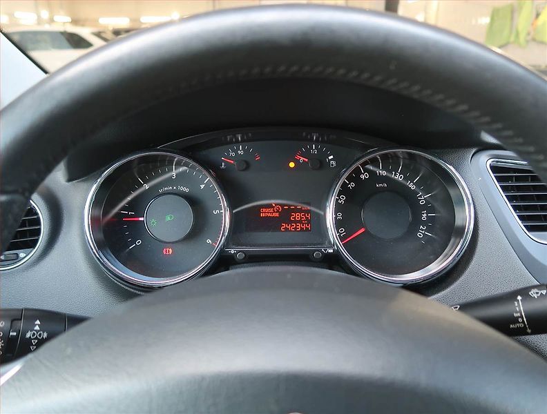 Peugeot 5008 (2013) 1.6 HDi, Tempomat - fotka 11 z 19