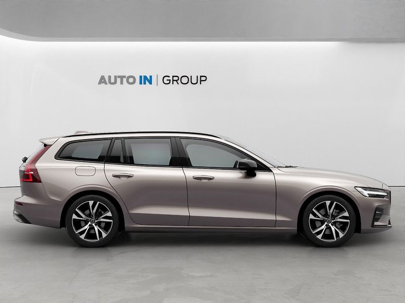 Volvo V60 (2026) Plus Dark, A/T,145kW, BLIS, ků - fotka 6 z 12