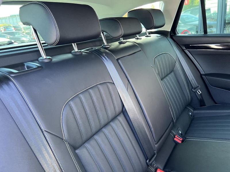 Škoda Superb L&K 2.0TDi 110kw ČR 1.MAJ. DPH - fotka 37 z 55
