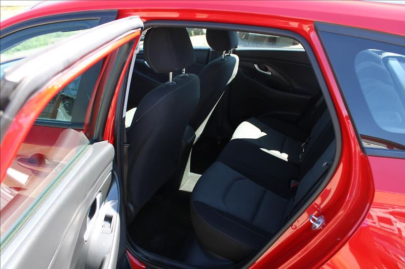 Hyundai i30 1,0 T-GDI  COMFORT, DPH, ČR - fotka 10 z 35