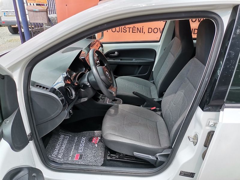 Volkswagen up! (2014) 1.0MPi 44kw Automat PDC ČR - fotka 10 z 27