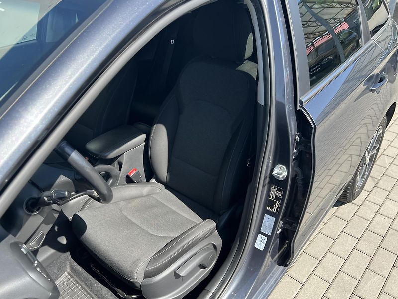 Hyundai i30 (2020) - fotka 11 z 44