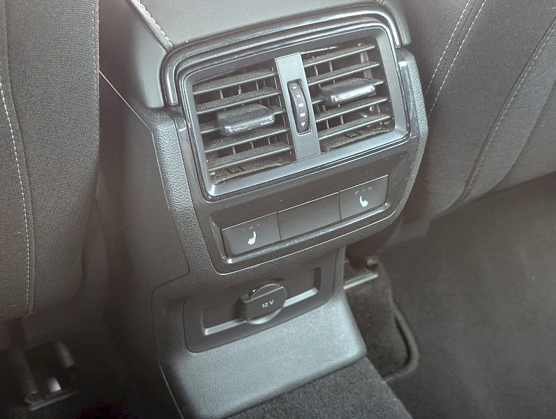 Škoda Karoq (2024) 2,0 TDI / 110 kW DSG 4x4 Sport - fotka 23 z 30