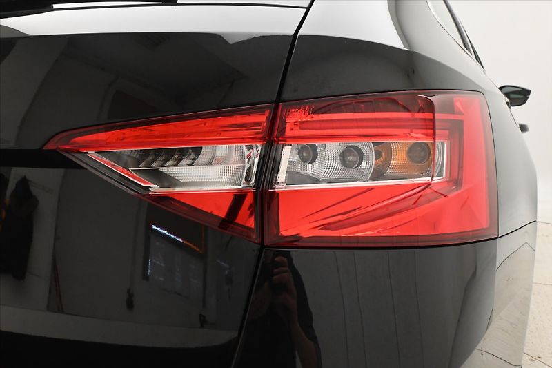 Škoda Superb 2,0 TDI 110 kW DSG Style Záruk - fotka 30 z 31