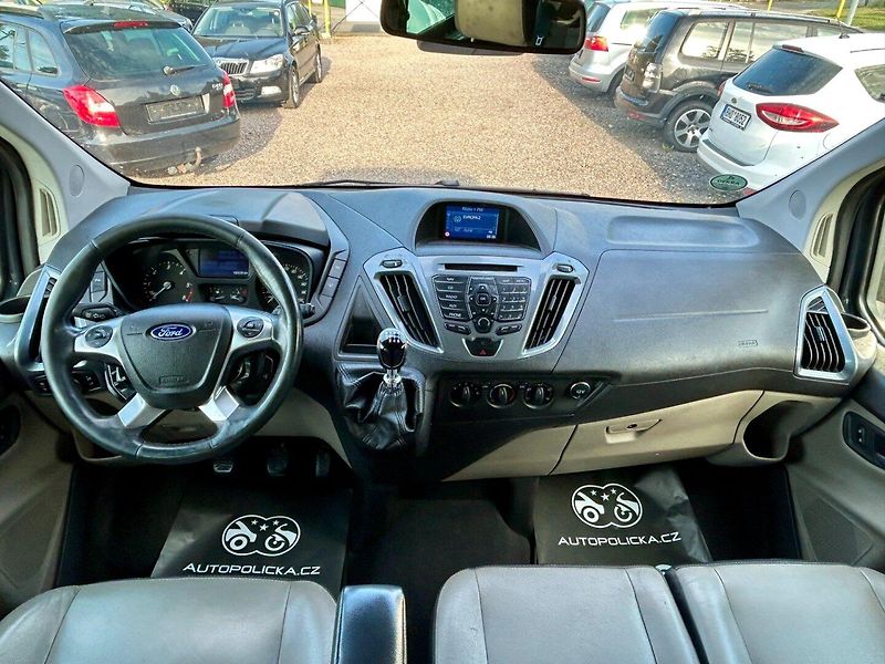 Ford Tourneo Custom (2013) 2.2 TDCi 9 míst - fotka 7 z 10