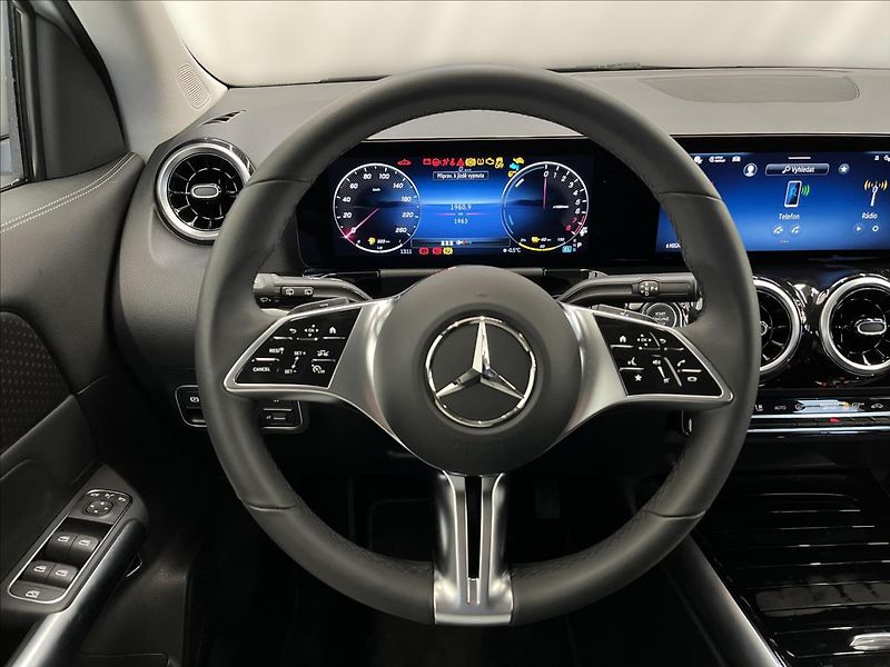 Mercedes-Benz GLA 250e s hybridní technologií EQ - fotka 10 z 21