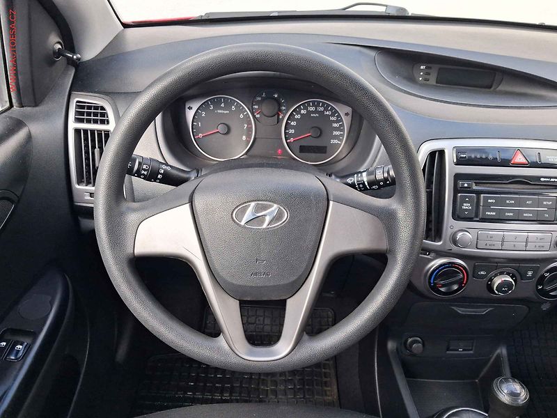 Hyundai i20 (2013) 1.2i, ČR, Klima - fotka 11 z 13