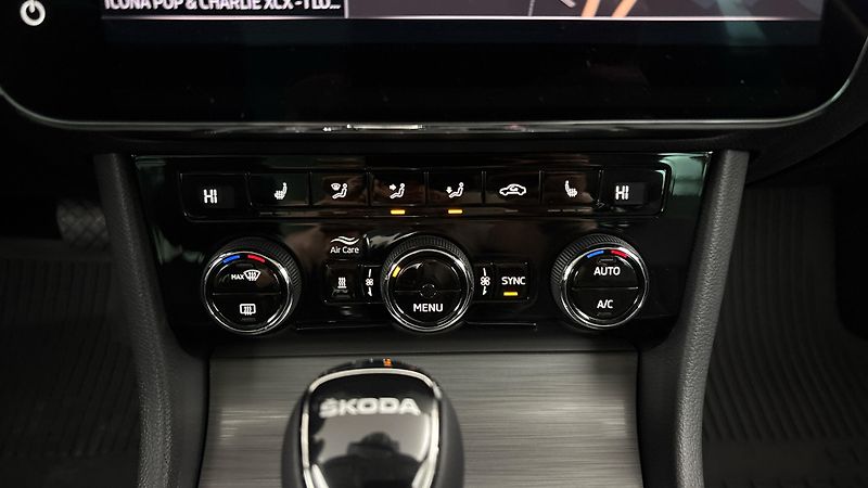 Škoda Superb 2.0 TSI DSG Style Combi - fotka 12 z 29