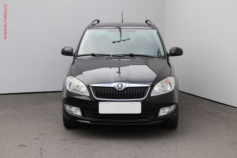 Škoda Fabia (2013) 1.2 TSi, Ambition, výhřev sed - fotka 2 z 3