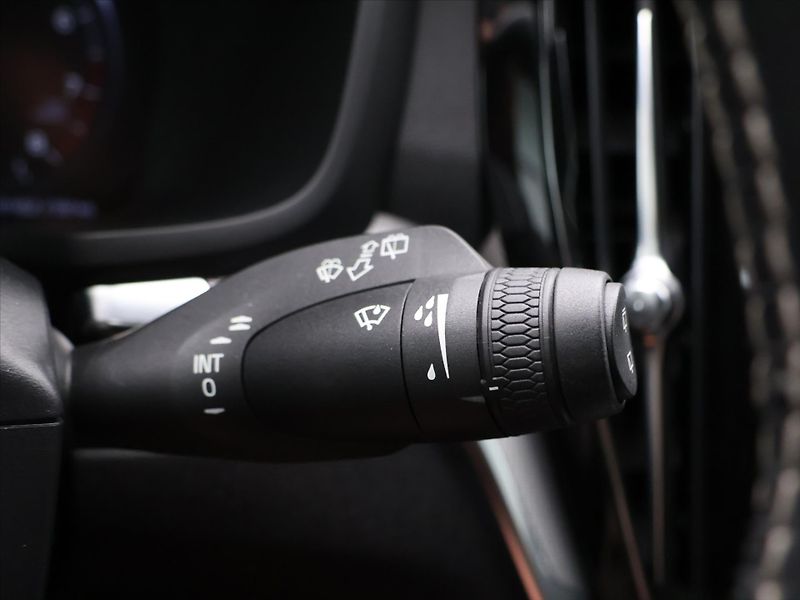 Volvo V60 2,0 T5 184kW Drive-E R-Design - fotka 21 z 34