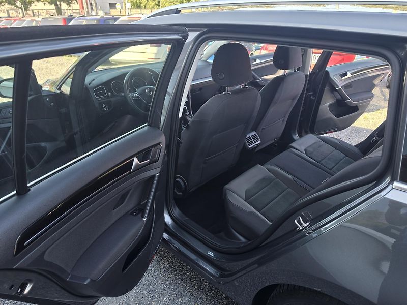 Volkswagen Golf 1.5 TSI 96kw Led  Kuže Navi - fotka 6 z 17