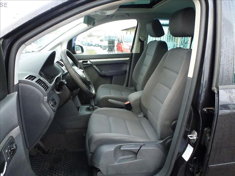 Volkswagen Touran 2,0 TDI 6rychl,TZ,Klima,7míst - fotka 16 z 45