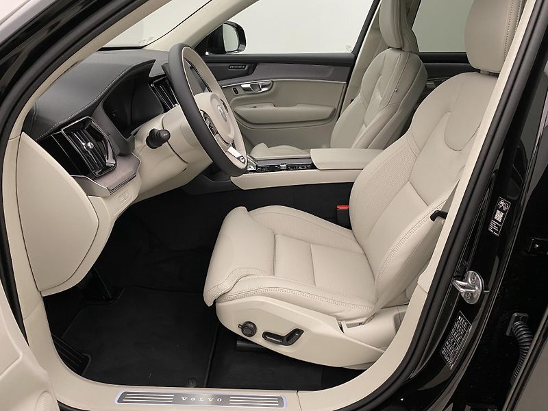 Volvo XC90 (2026) T8 AWD RECHARGE DARK ULTRA - fotka 3 z 79