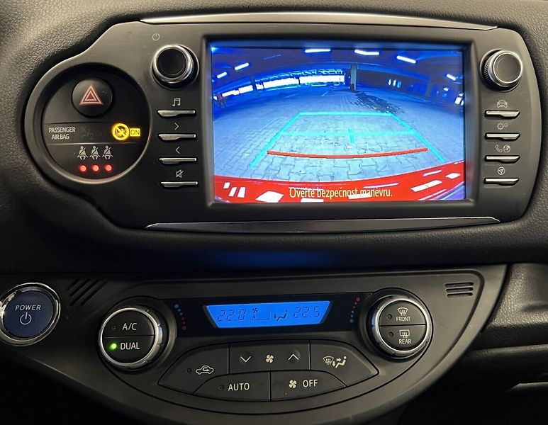 Toyota Yaris Hybrid e-CVT Active Trend - fotka 6 z 15