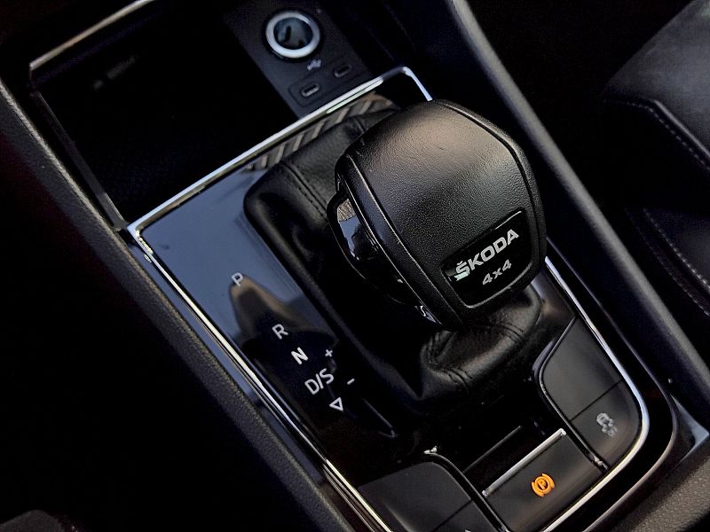 Škoda Karoq (2022) Executive 2,0 Tdi 110 Kw 4x4 D - fotka 20 z 33