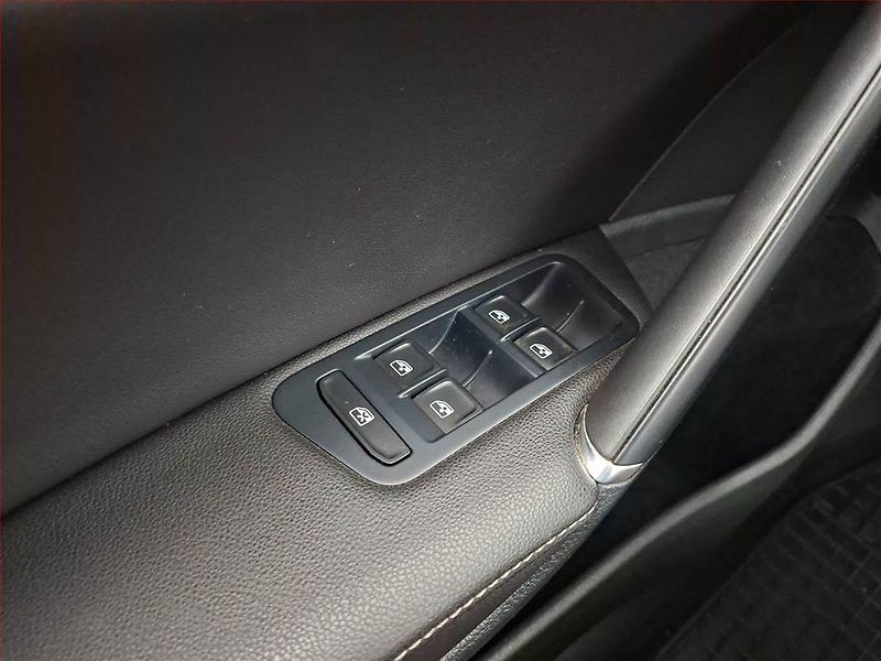 Volkswagen Golf (2015) Comfortline 1.6 TDI, ČR,1.maj - fotka 15 z 15