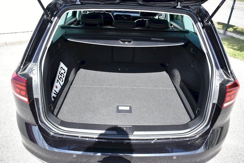 Volkswagen Passat (2021) COMBI ELEGANCE 1.5 TSI 110 kW - fotka 28 z 32