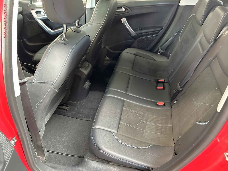 Peugeot 2008 (2019) 1.2 PT, Crossway, navi, panor - fotka 10 z 16