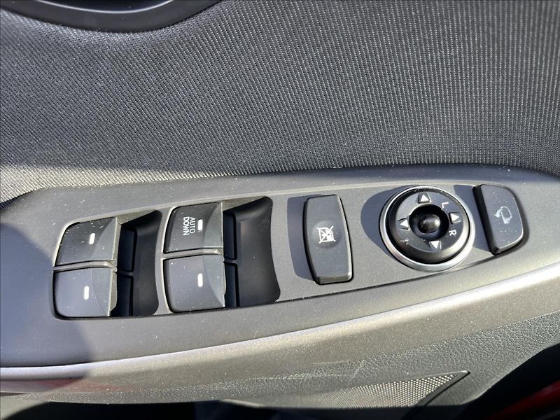 Hyundai i30 1,6 CRDi ČR ALU KAMERA 2x KOLA - fotka 26 z 32